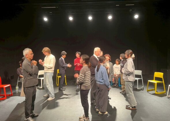 'あなたの”はたらく”を想像してみよう' performers acting during a rehearsal of the show.